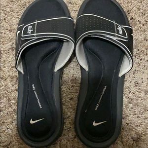 Nike memory foam slide sandals